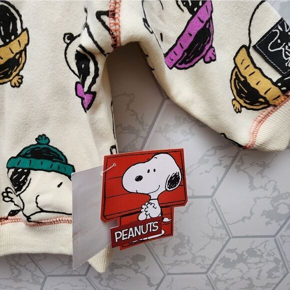 Nwt Boy or Girl Unisex Peanuts Snoopy Crewneck Sweatshirt - Picture 7 of 8